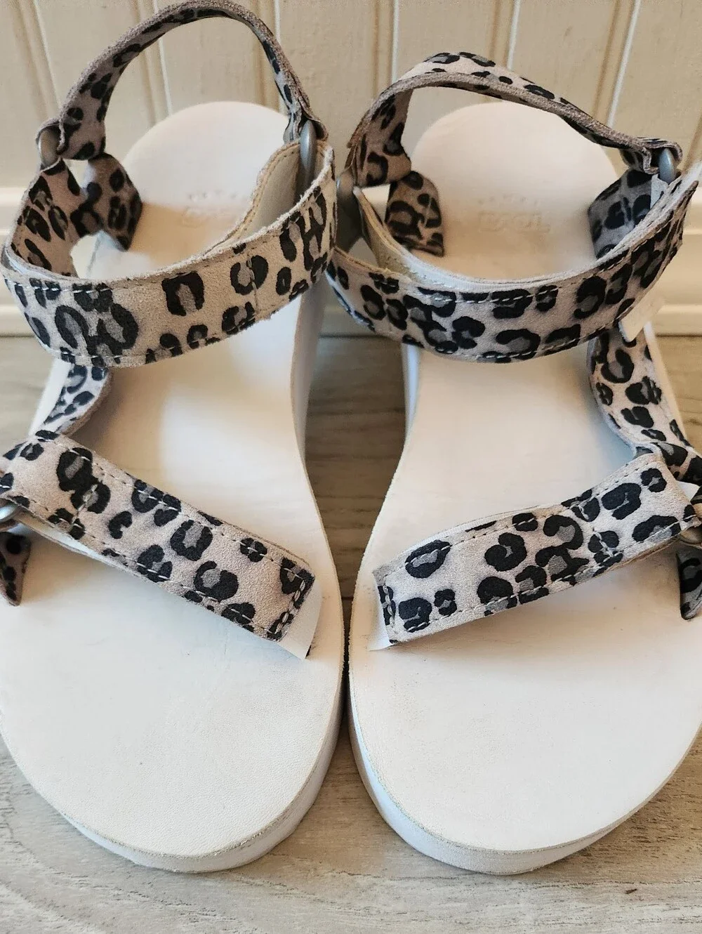 Women's Teva Gray & Black Leopard Print Sandals Sz 8